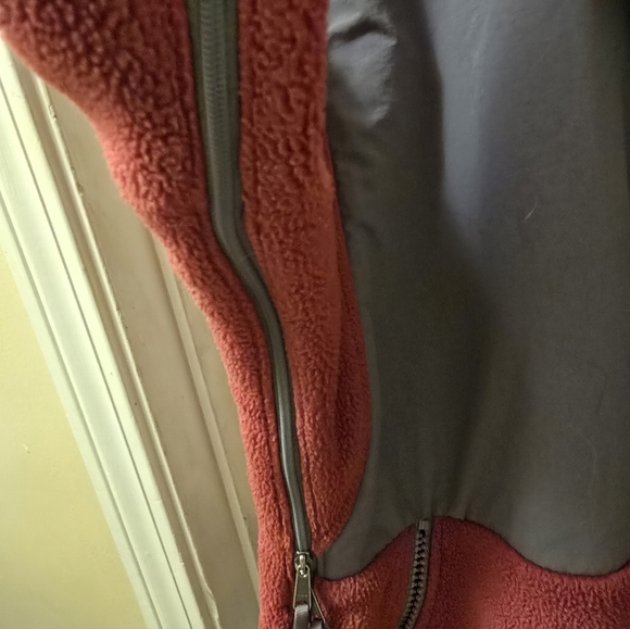 The North Face Red and Gray Polertec Fleece Jacket - Picture 8 of 11